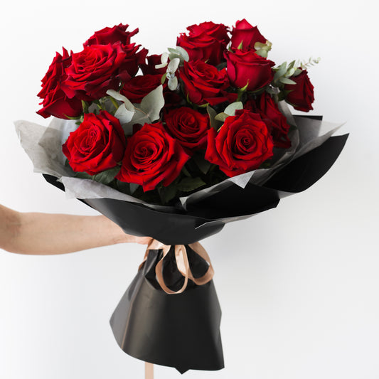 Buchet Trandafiri rosii VIP si Eucalipt