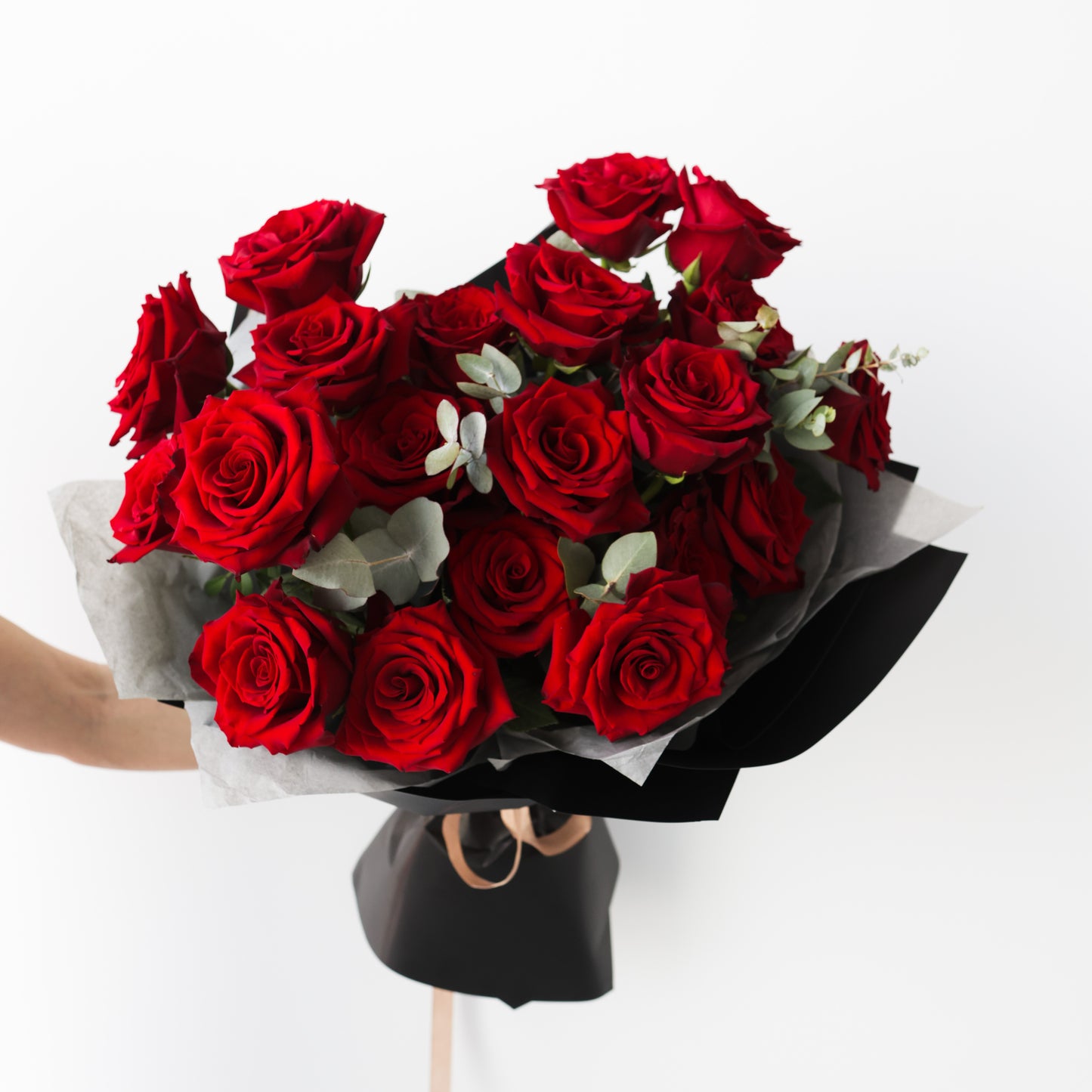 Buchet Trandafiri rosii VIP si Eucalipt