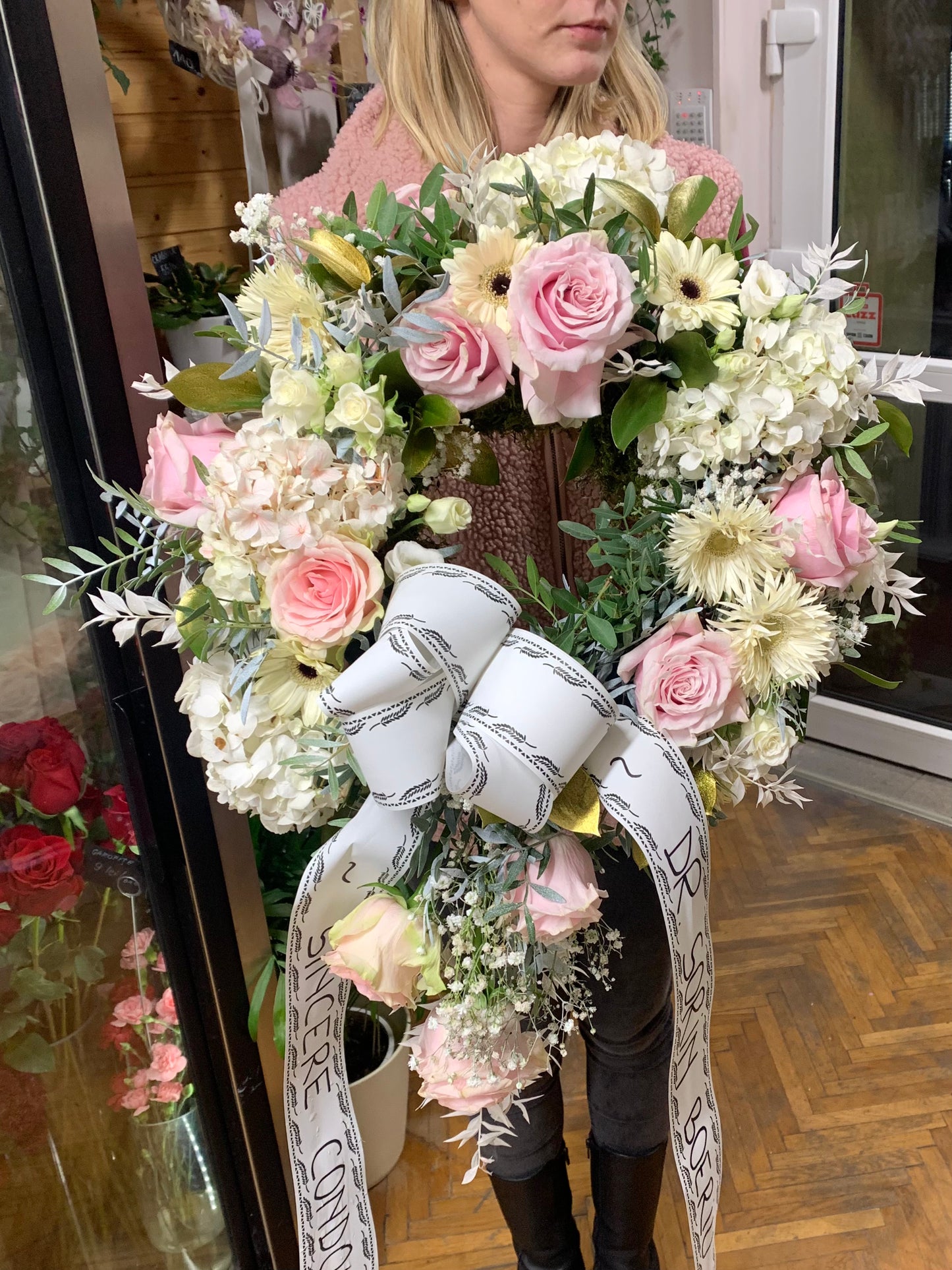 Coroana funerara alb cu roz