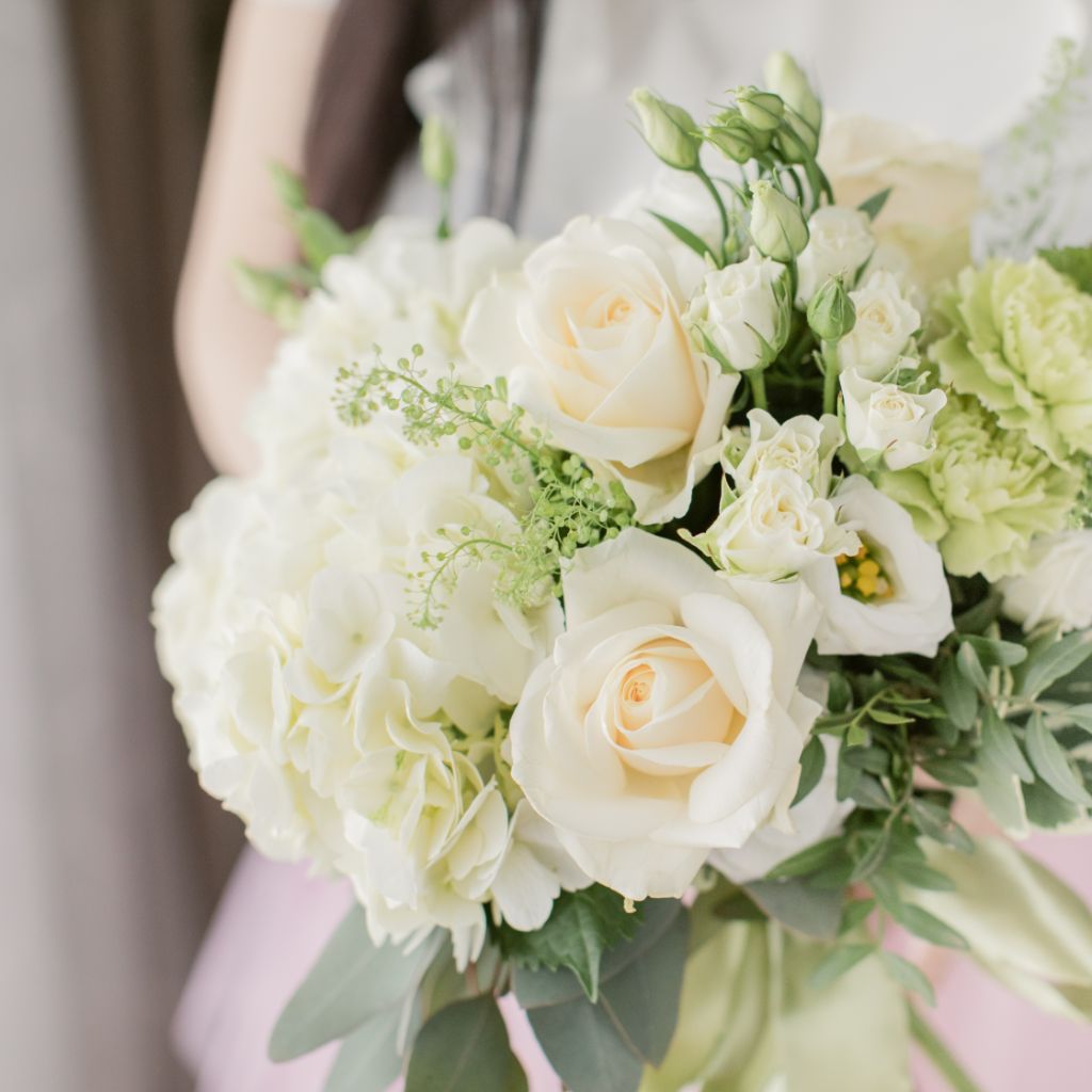 Buchet flori albe