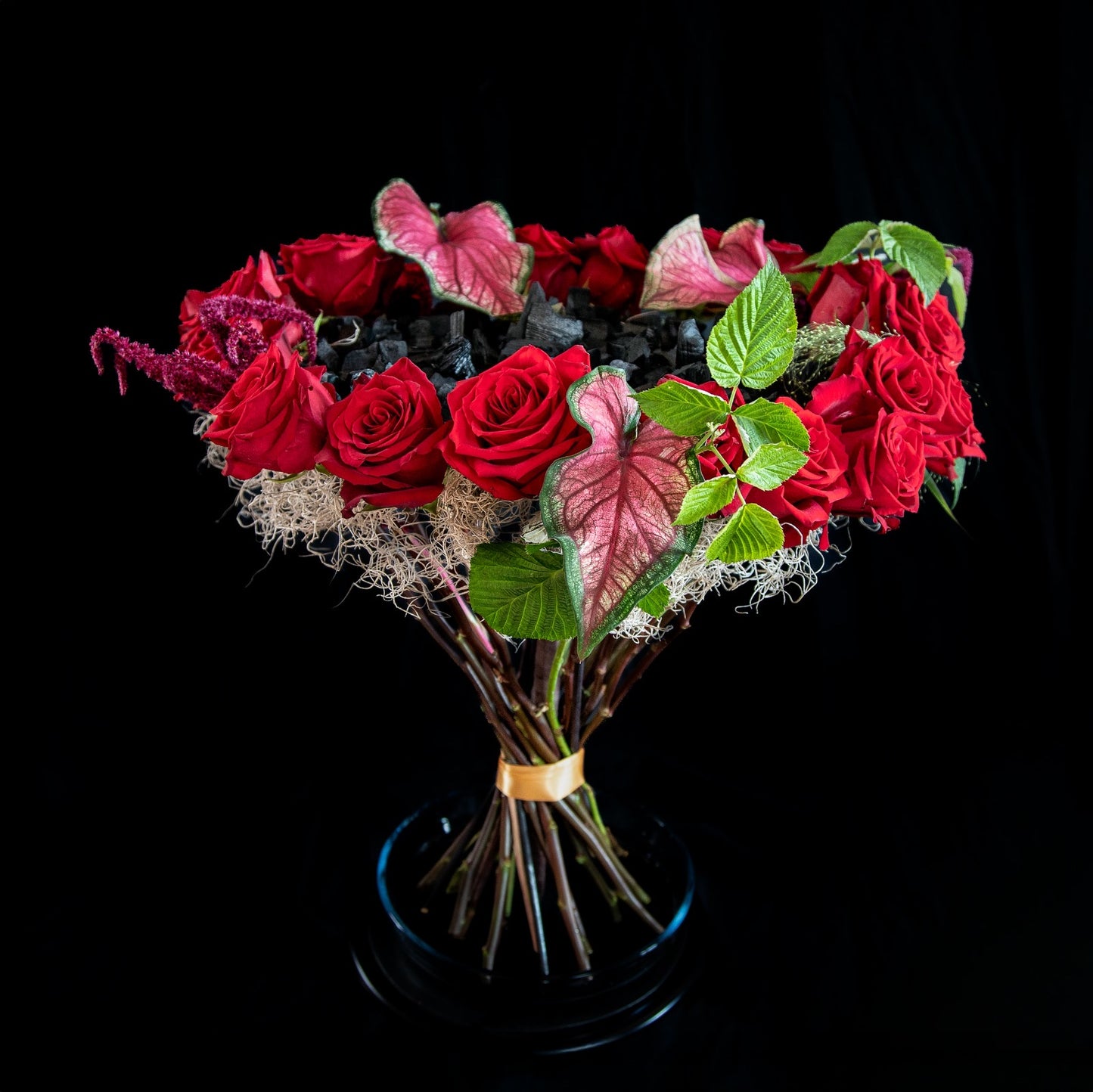 Buchet trandafiri rosii “Love Nest”