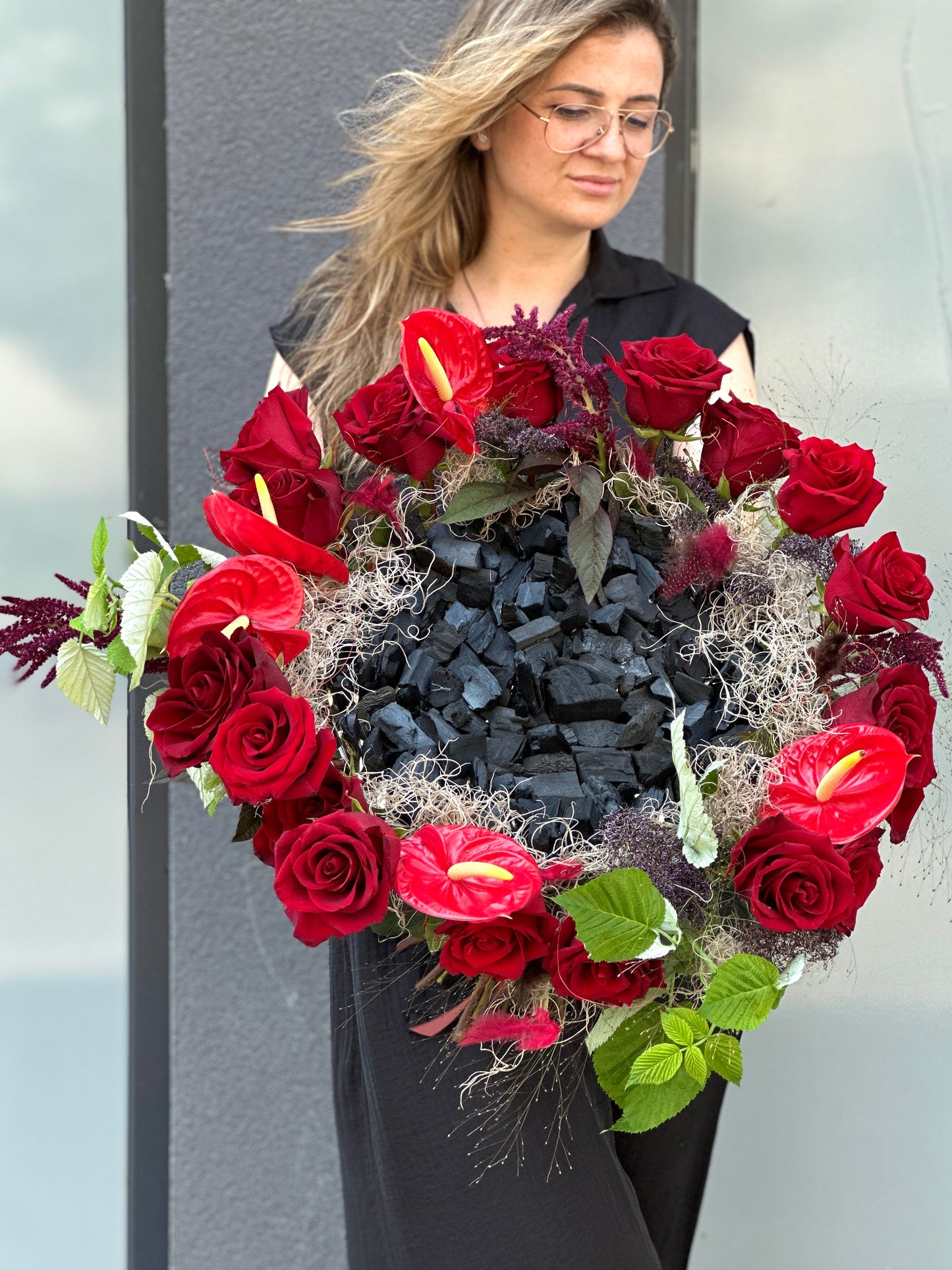 Buchet trandafiri rosii “Love Nest”