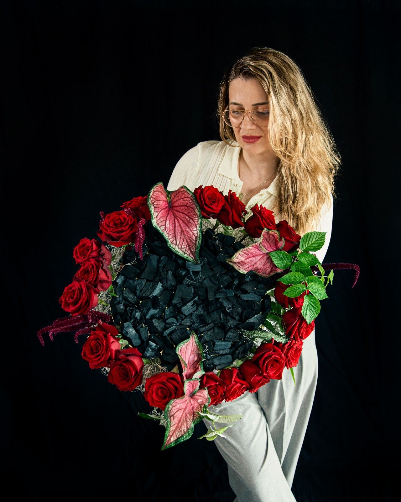 Buchet trandafiri rosii “Love Nest”