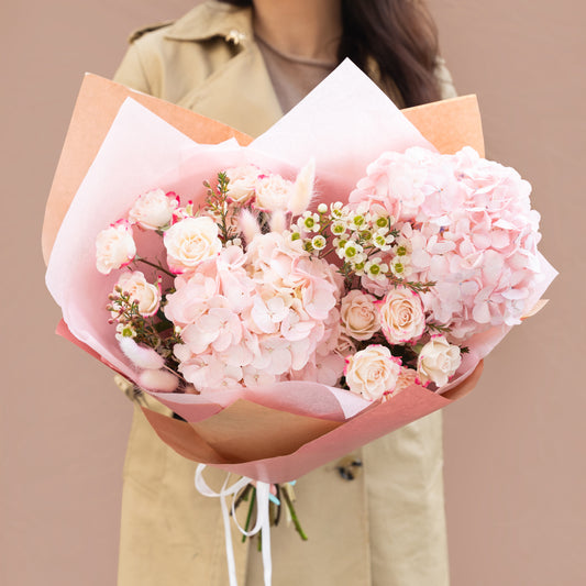 Buchet flori cu Hortensia si Miniroze roz