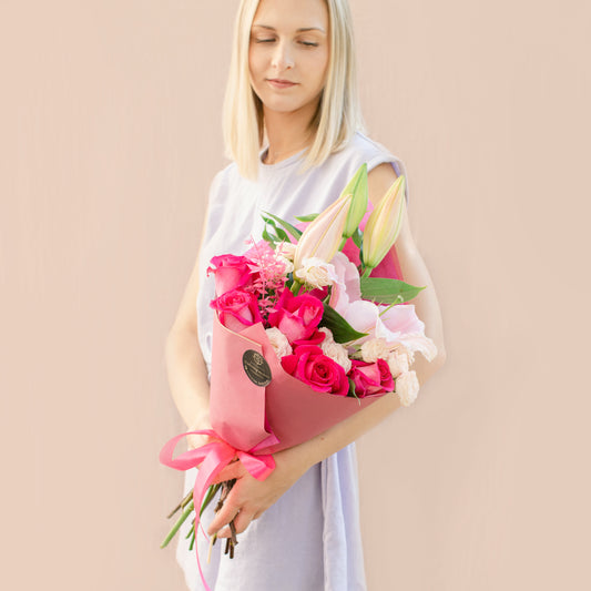 Con cu flori fucsia - by Ana Macovei