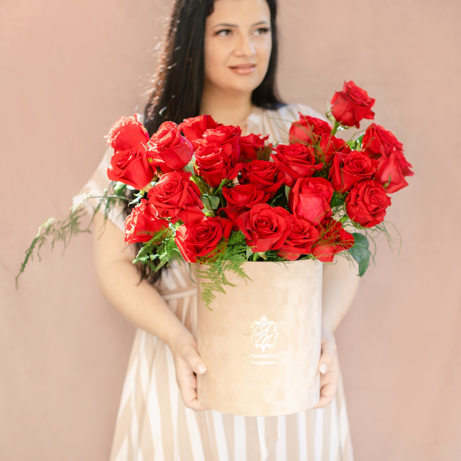 Cutia rotunda cu 39 trandafiri rosii - by Ana Macovei