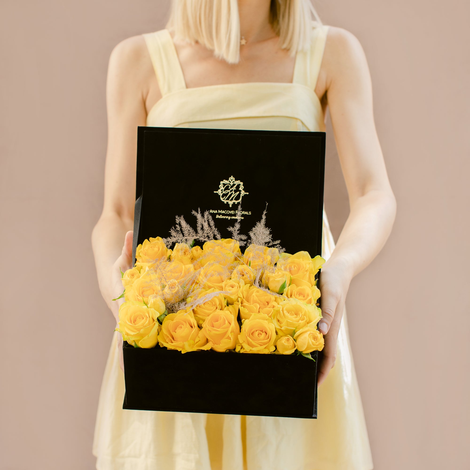 Cutia cu trandafiri si miniroze galbene - by Ana Macovei