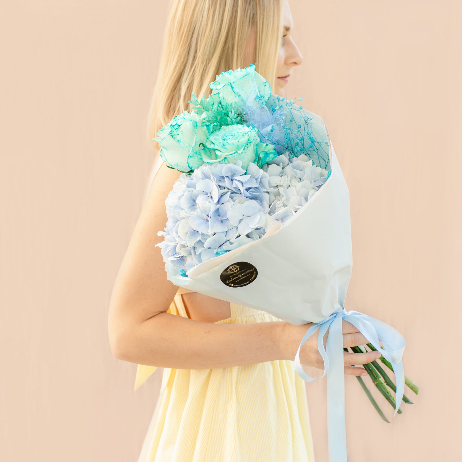 Con cu flori albastre - by Ana Macovei