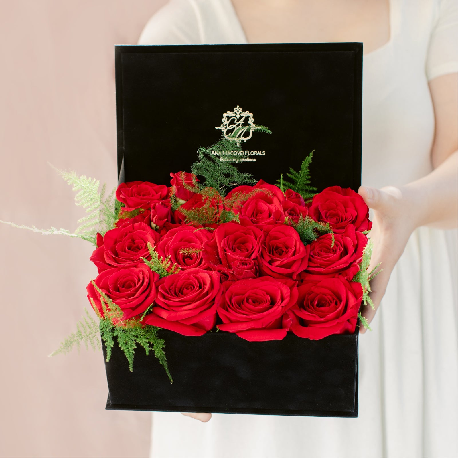 Cutia cu 15 Trandafiri rosii - by Ana Macovei
