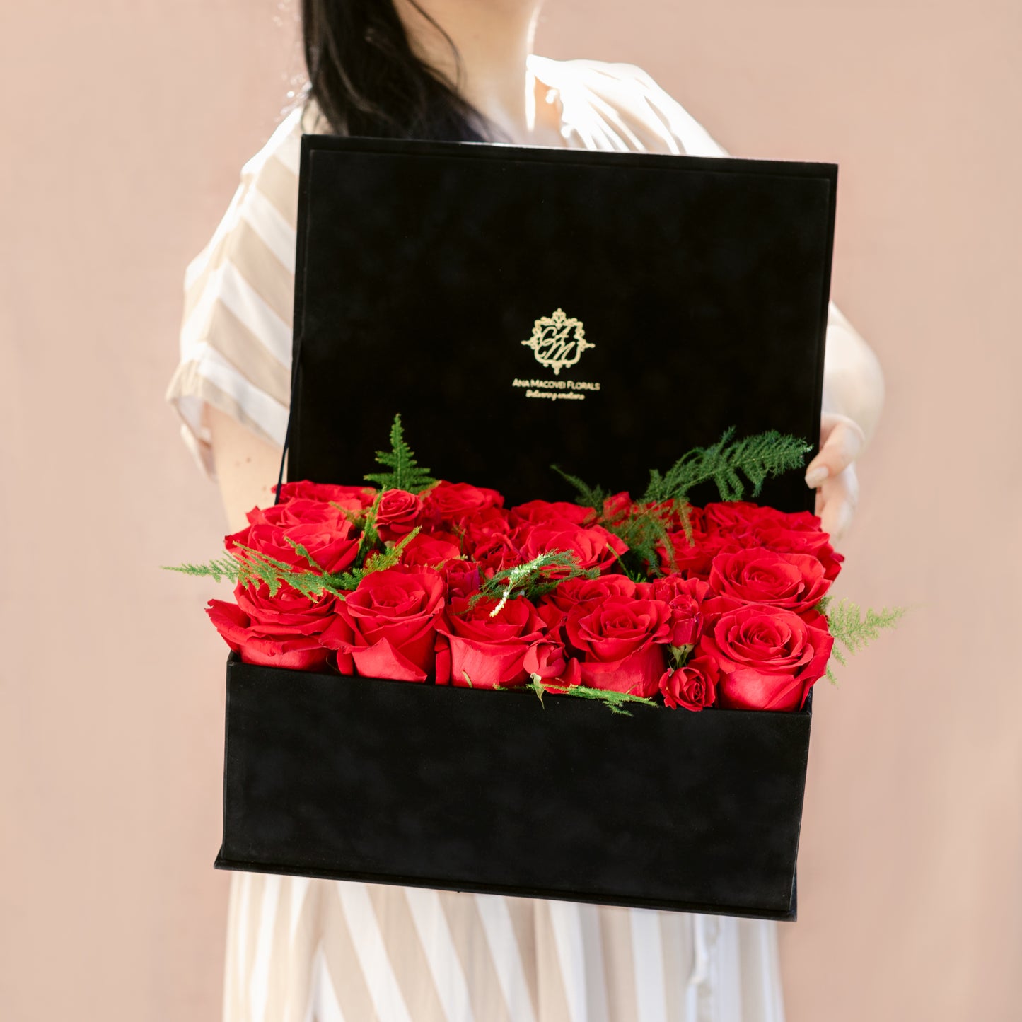 Cutia mare cu Trandafiri si Miniroze rosii