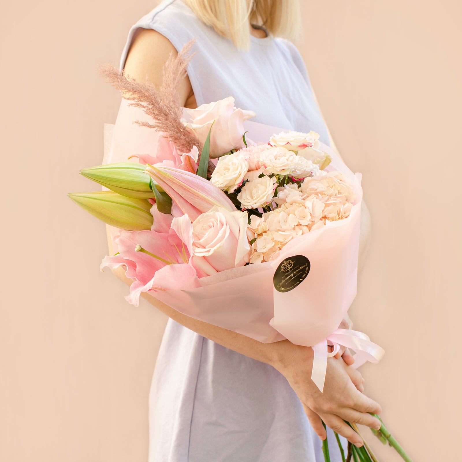 Con cu flori roz - by Ana Macovei