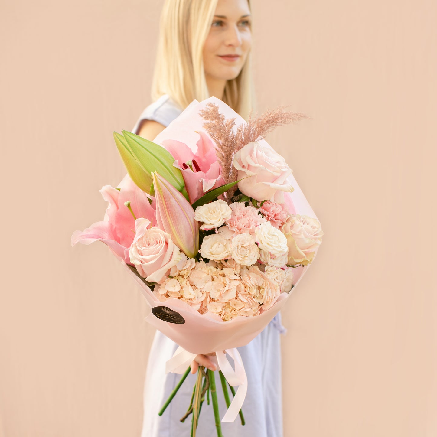 Con cu flori roz - by Ana Macovei
